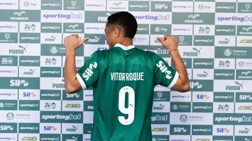 Vitor Roque durante sua apresentação oficial como jogador do Palmeiras em coletiva de imprensa realizada no CT Academia de Futebol. Foto: Ettore Chiereguini/AGIF