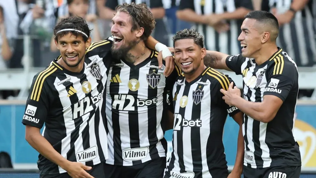 Lyanco jogador do Atlético-MG comemora seu gol durante partida contra o América-MG no estádio Mineirão pelo campeonato Mineiro 2025. Foto: Gilson Lobo/AGIF