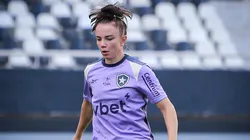 Rita Bove, nova meia do Botafogo abriu o coração sobre preconceito na modalidade feminina e desafios