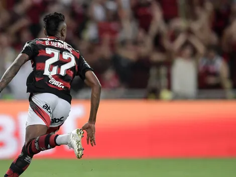 Torcida do Vasco critica arbitragem em gol marcado por Bruno Henrique