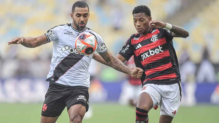 Flamengo vence o Vasco por 2 a 1 no Maracanã e garante vaga na final do Cariocão.
