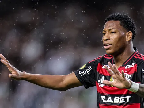 Plata preocupa torcida após sair com dores no Fla x Vasco