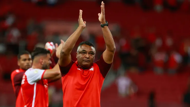 Roger Machado, tecnico do Internacional comemora vitória dominante sobre o Grêmio no jogo de ida na final do Gauchão e a torcida mandou recado