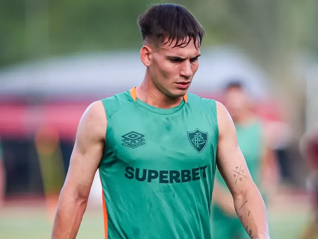 O atacante uruguaio que já treina com o elenco titular do Fluminense e aguarda o momento de estrear pelo clube carioca, mas para torcida ele já estaria pronto para atuar no domingo. Foto: Marina Garcia/FFC