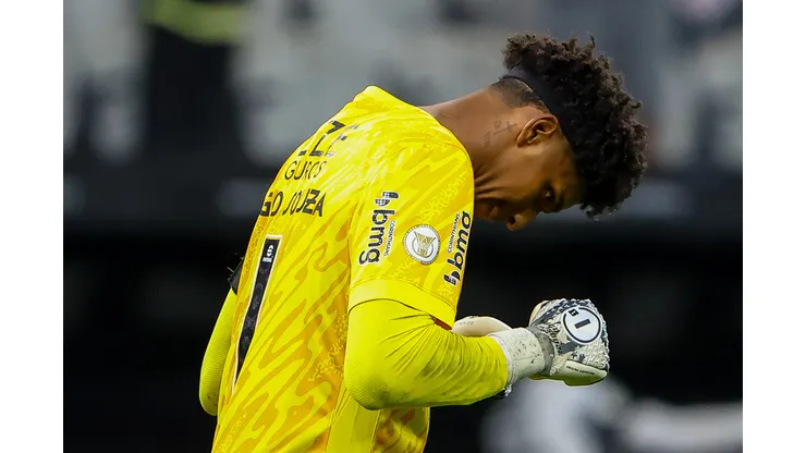 Hugo Souza goleiro do Corinthians comemora vitoria da partida contra o Bahia no estádio Arena Corinthians pelo campeonato Brasileiro A 2024. Foto: Joisel Amaral/AGIF