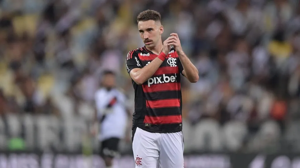 Léo Ortiz, jogador do Flamengo, durante partida contra o Vasco, pelo Campeonato Carioca. Foto: Thiago Ribeiro/AGIF.