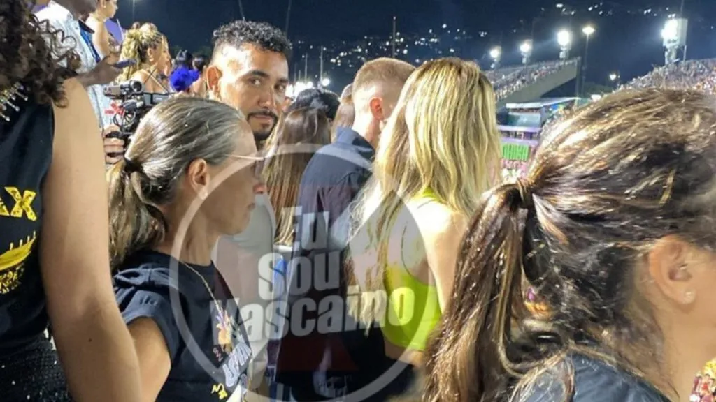 Jogador do Vasco, Dimitri Payet na Sapucaí – Foto: Reprodução/Eu Sou Vacaino