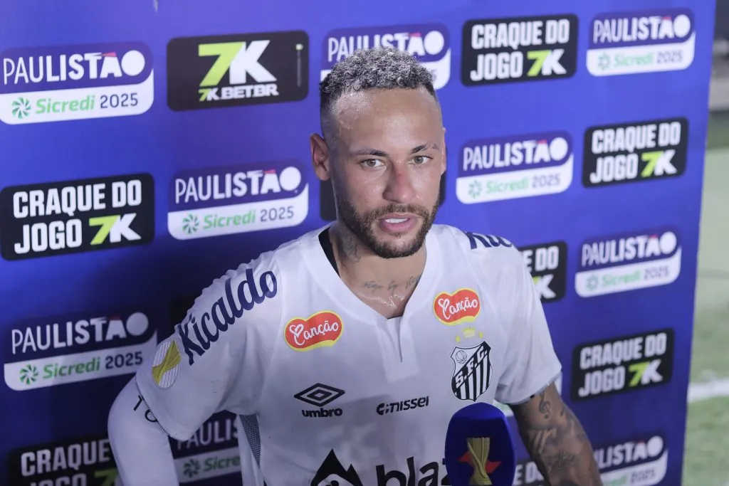 SP – SANTOS – 16/02/2025 – PAULISTA 2025, SANTOS X AGUA SANTA – Neymar Jr. jogador do Santos deixa o campo apos partida contra o Agua Santa no estadio Vila Belmiro pelo campeonato Paulista 2025. Foto: Reinaldo Campos/AGIF