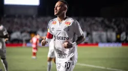 Neymar jogador do Santos comemora gol durante partida contra o Noroeste no estádio Vila Belmiro pelo campeonato Paulista 2025. Foto: Abner Dourado/AGIF