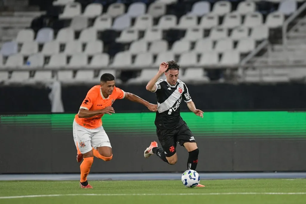 RJ – RIO DE JANEIRO – 05/03/2025 – COPA DO BRASIL 2025, NOVA IGUACU X VASCO – Nuno Moreira jogador do Vasco durante partida contra o Nova Iguacu no estadio Engenhao pelo campeonato Copa Do Brasil 2025. Foto: Thiago Ribeiro/AGIF