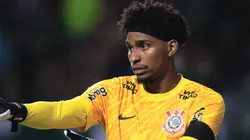 Hugo Souza durante partida entre Palmeiras e Corinthians, no Allianz Parque, pelo Paulistão.