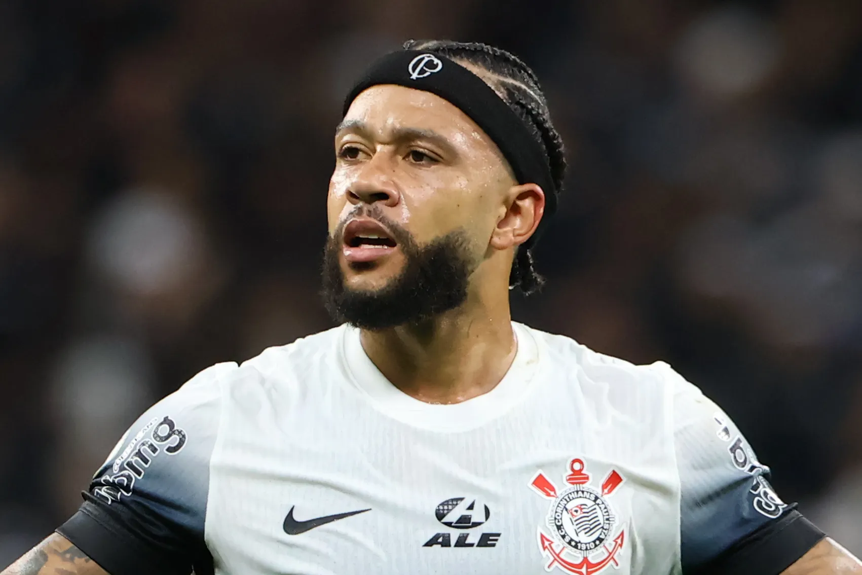 Memphis Depay jogador do Corinthians lamenta durante partida contra o Bahia no estadio Arena Corinthians pelo campeonato Brasileiro A 2024. Foto: Joisel Amaral/AGIF
