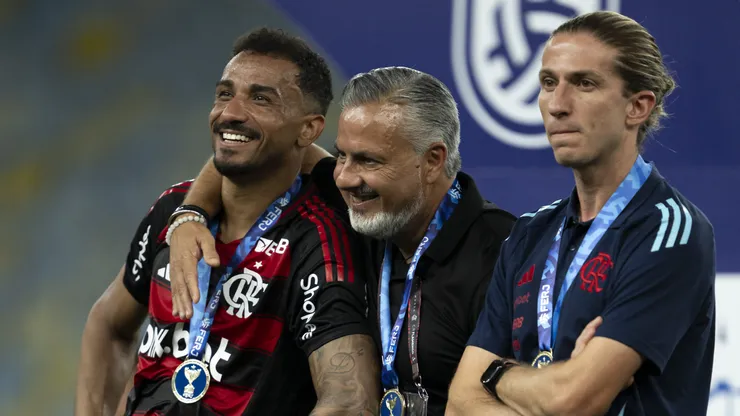 Danilo, José Boto e Filipe Luís comemorando a Taça Guanabara no Flamengo - Foto: Jorge Rodrigues/AGIF