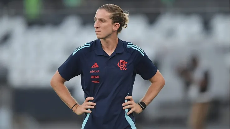 Filipe Luís técnico do Flamengo durante partida contra o Vasco no estádio Engenhão pelo campeonato Carioca 2025.