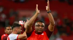 Roger Machado está confiante no título, mas mantém os pés no chão