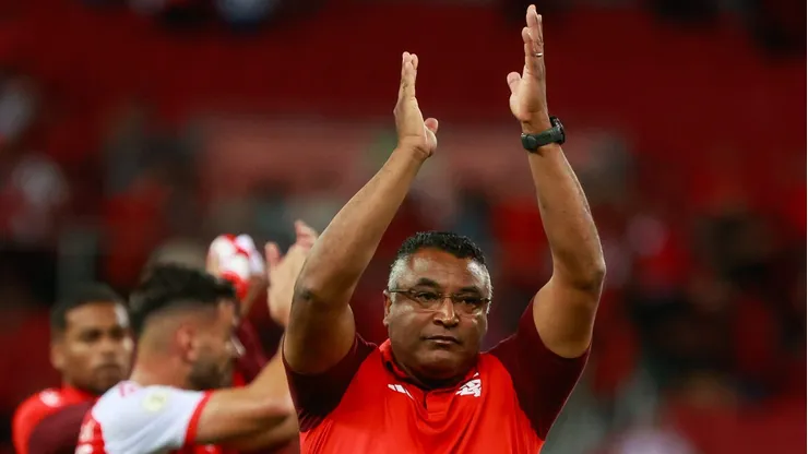 Roger Machado está confiante no título, mas mantém os pés no chão