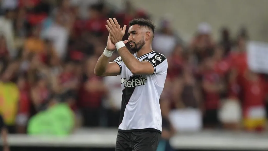 Payet durante o clássico contra o Flamengo. Foto: Thiago Ribeiro/AGIF