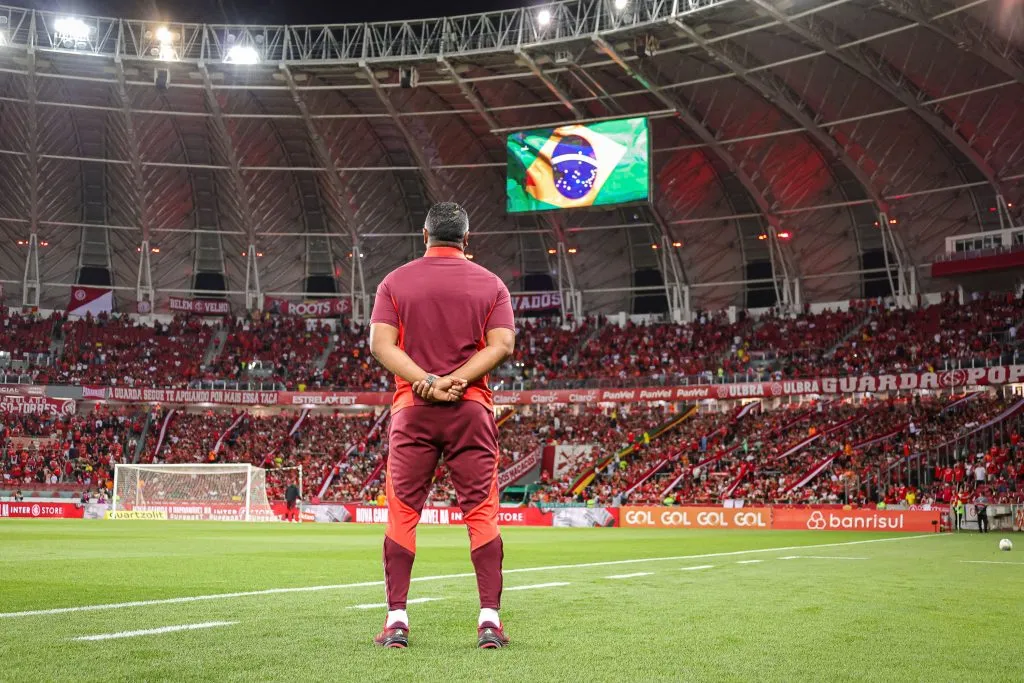 RS – PORTO ALEGRE – 05/11/2024 – BRASILEIRO A 2024, INTERNACIONAL X CRICIUMA – Roger Machado tecnico do Internacional durante partida contra o Criciuma no estadio Beira-Rio pelo campeonato Brasileiro A 2024. Foto: Maxi Franzoi/AGIF