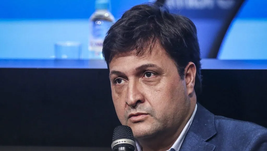 Foto: Fernando Alves/AGIF  – Alberto Guerra prega calma nos bastidores e dá respaldo ao treinador argentino.