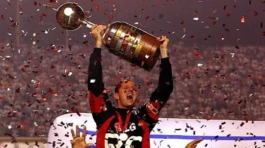 São Paulo campeão da Copa Libertadores 2005. Reprodução X