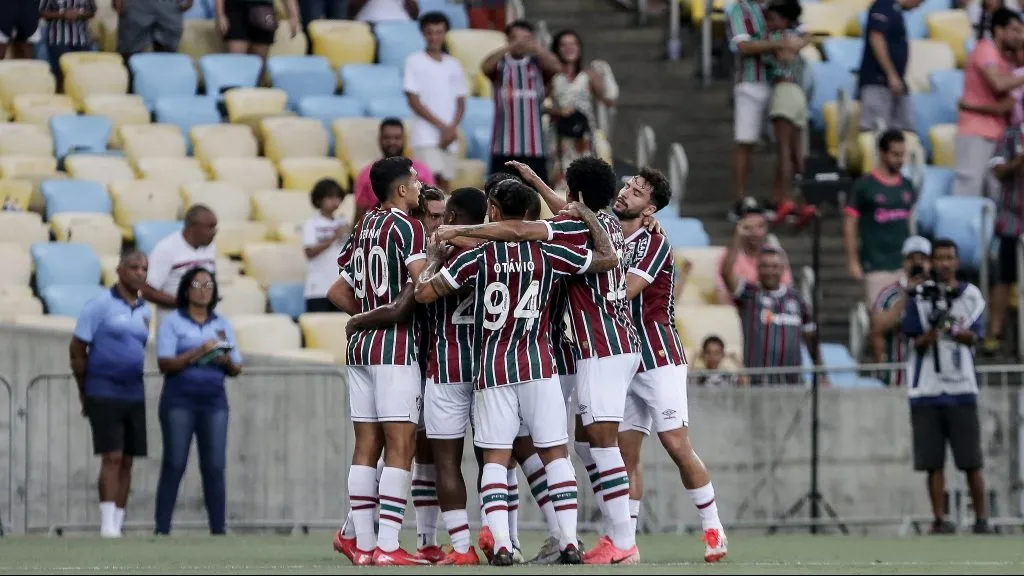 Atletas do Fluminense celebram tento anotado em jogo diante do Volta Redonda. Foto: Lucas Merçon/Fluminense.