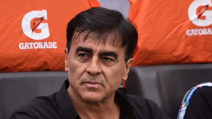 - Gustavo Quinteros, técnico do Imortal