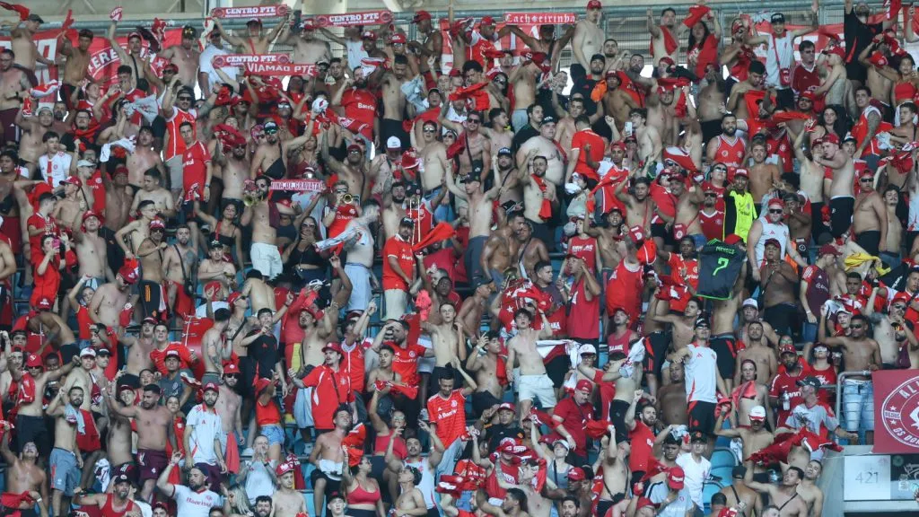 Torcida do Internacional marcou presença em peso na Arena do Grêmio. Foto: Ricardo Duarte/Internacional
