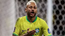 Neymar comemorando gol durante partida entre Brasil e Croácia, pela Copa do Mundo de 2022.
