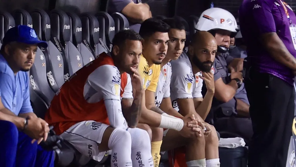 Neymar não saiu do banco - Foto: Marcello Zambrana/AGIF.