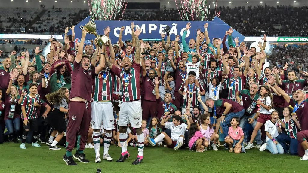 Jogadores do Fluminense comemoram título do Campeonato Carioca de 2023. Foto: Thiago Ribeiro/AGIF.