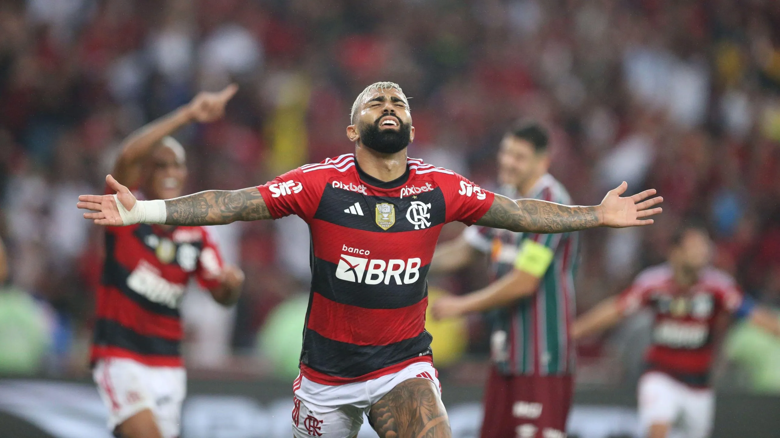 Gabriel Barbosa comemora gol marcado pelo Flamengo em cima do Fluminense. Foto: Zuma Press / Alamy Stock Photo