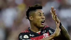 Bruno Henrique durante jogo contra o Fluminense no Maracanã.