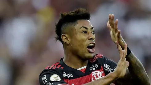 Bruno Henrique durante jogo contra o Fluminense no Maracanã.