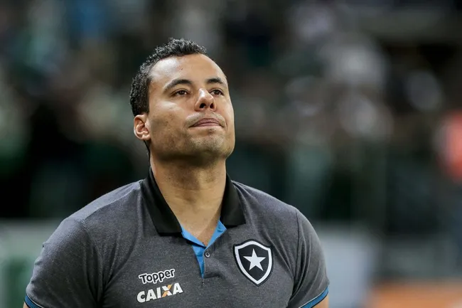 Jair Ventura atuando como técnico do Botafogo – Foto: Ale Cabral/AGIF