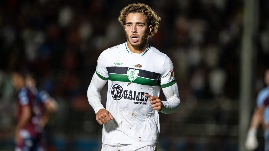 Figueiredo jogador do América-MG durante partida contra o Betim no estádio Arena Vera Cruz pelo campeonato Mineiro 2025. Foto: Alessandra Torres/AGIF