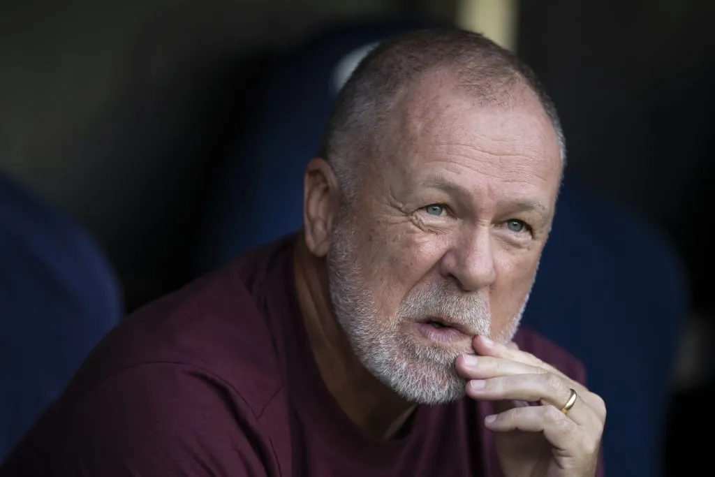 Mano Menezes pede transparência da arbitragem no Fla-Flu. Foto: Jorge Rodrigues/AGIF