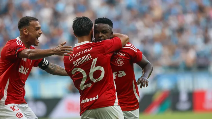Jogadores do Inter festejam um dos gols marcados contra o Grêmio. Foto: Ricardo Duarte/Internacional.