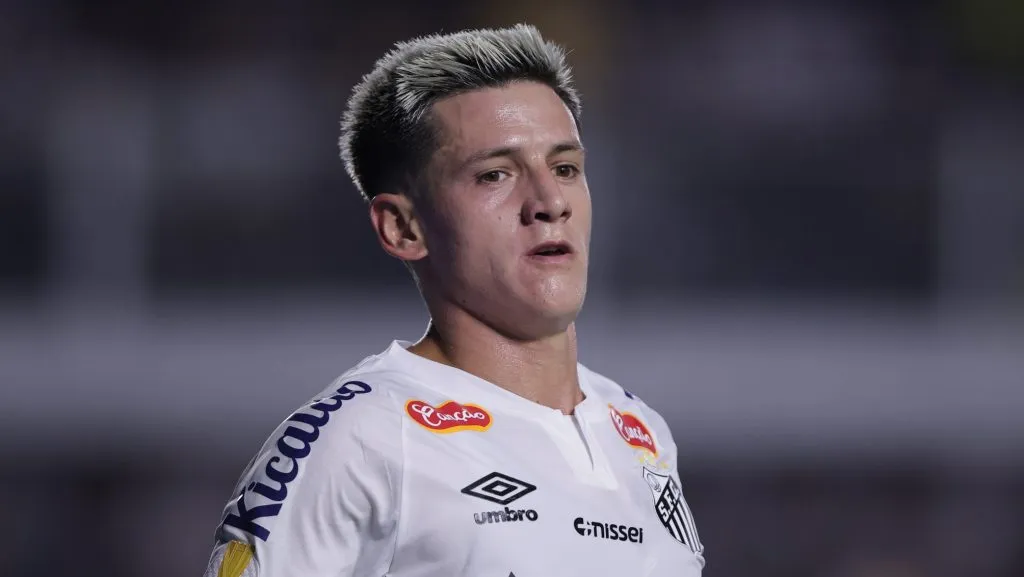 Foto: Ettore Chiereguini/AGIF – Leonardo Godoy entrou no segundo tempo contra o Corinthians e foi novamente muito criticado