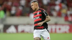 Everton Cebolinha já treina em campo e pode retornar para o segundo jogo da final