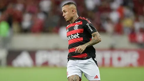 Everton Cebolinha já treina em campo e pode retornar para o segundo jogo da final