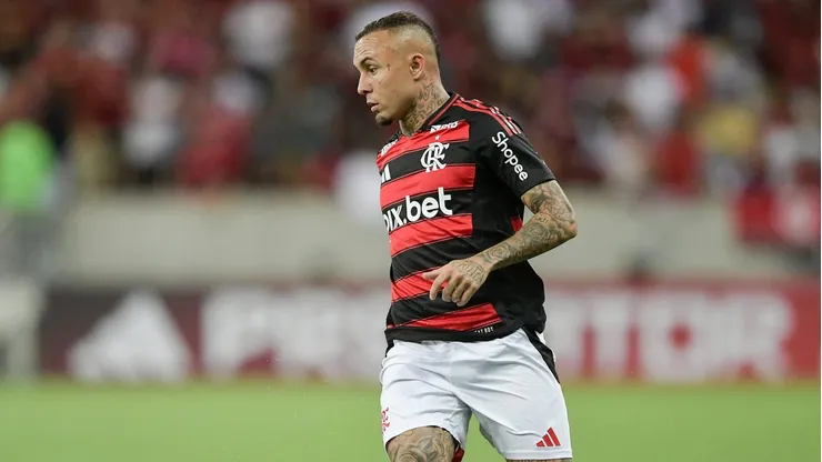 Everton Cebolinha já treina em campo e pode retornar para o segundo jogo da final