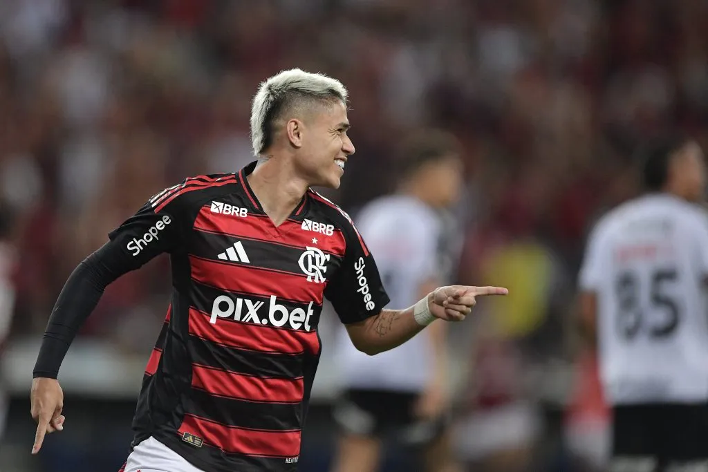 Luiz Araujo jogador do Flamengo comemora seu gol durante partida contra o Vasco – Foto: Thiago Ribeiro/AGIF