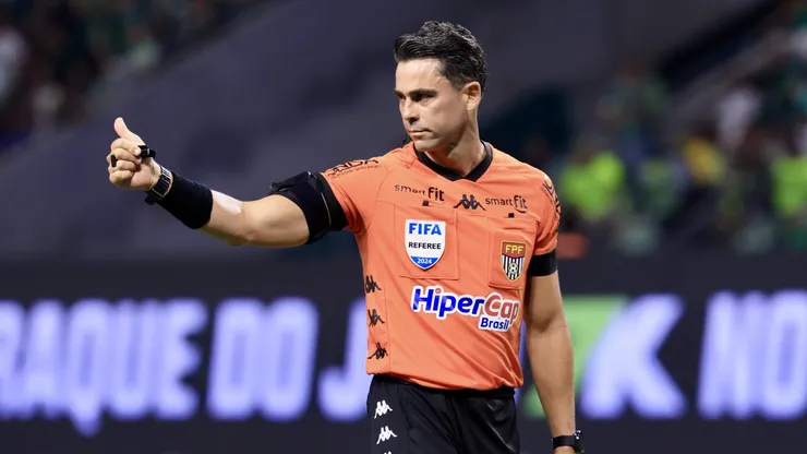 Flavio Rodrigues foi o juiz do clássico