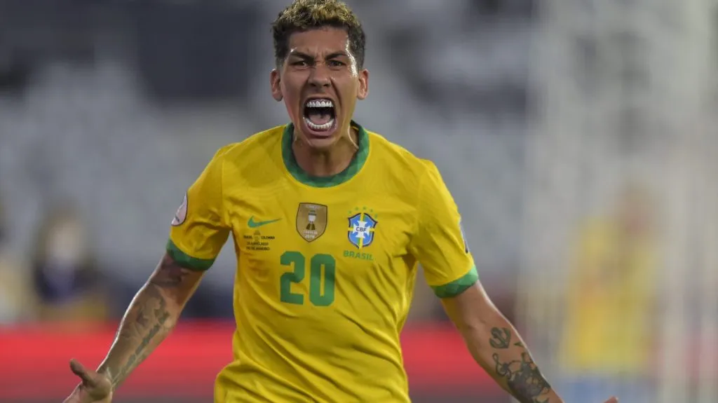 Firmino comemorando gol. Foto: Thiago Ribeiro/AGIF