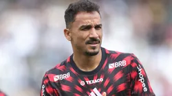 Danilo durante aquecimento antes da partida entre Flamengo e Botafogo, pela Supercopa Rei, no Mangueirão.