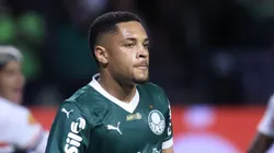 Vitor Roque em ação pelo Palmeiras - Foto: Marcello Zambrana/AGIF