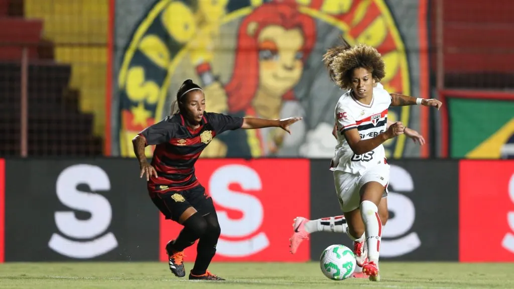 Lance durante a partida entre Sport e São Paulo pela Supercopa do Brasil Feminina, na Ilha do Retiro em Recife (PE). Foto: Marlon Costa/AGIF