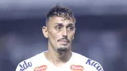 Pituca tem salário alto e Peixe quer negociar.