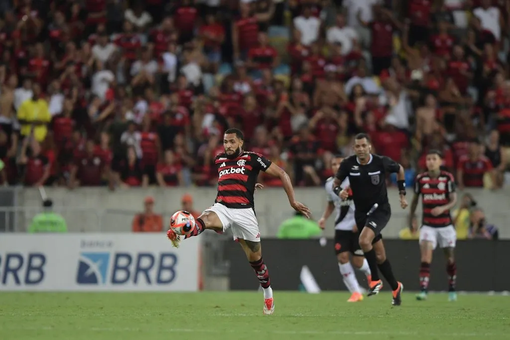 Juninho pelo Flamengo em partida diante do Vasco. Foto: Thiago Ribeiro/AGIF (via AP)