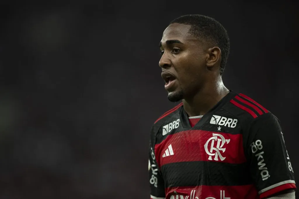 Lorran jogador do Flamengo lamenta durante partida contra o Gremio no estadio Maracana pelo campeonato Brasileiro A 2024. Foto: Jorge Rodrigues/AGIF